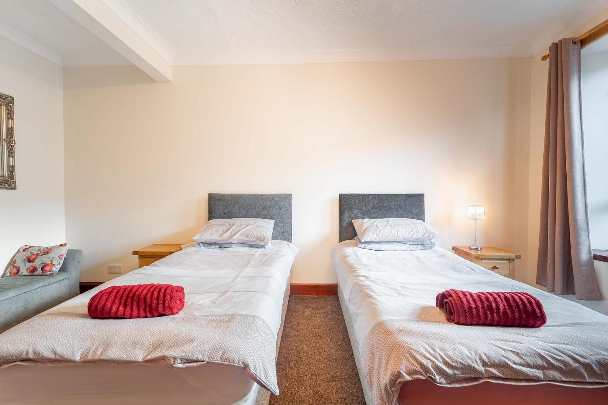 Prime Location Rooms In High Street Fort William Exterior foto