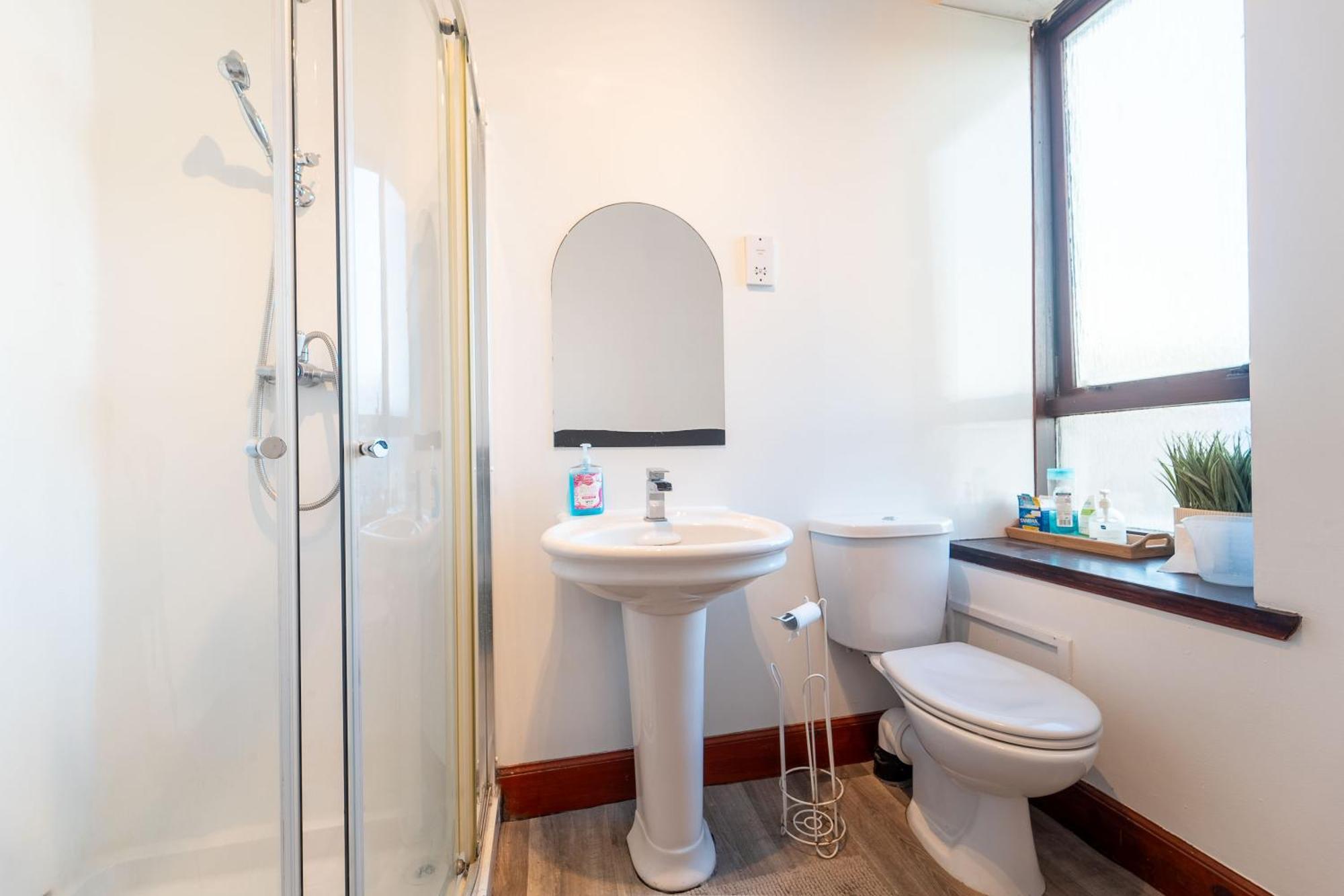 Prime Location Rooms In High Street Fort William Exterior foto